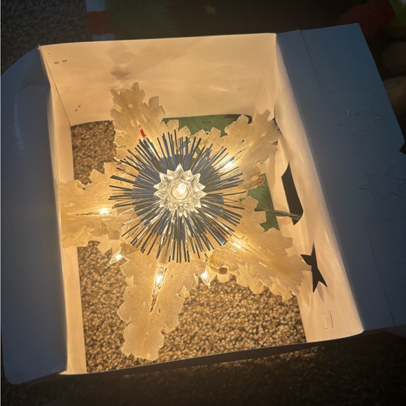 Illuminated Snowflake Tree Topper - Picture 2 of 16